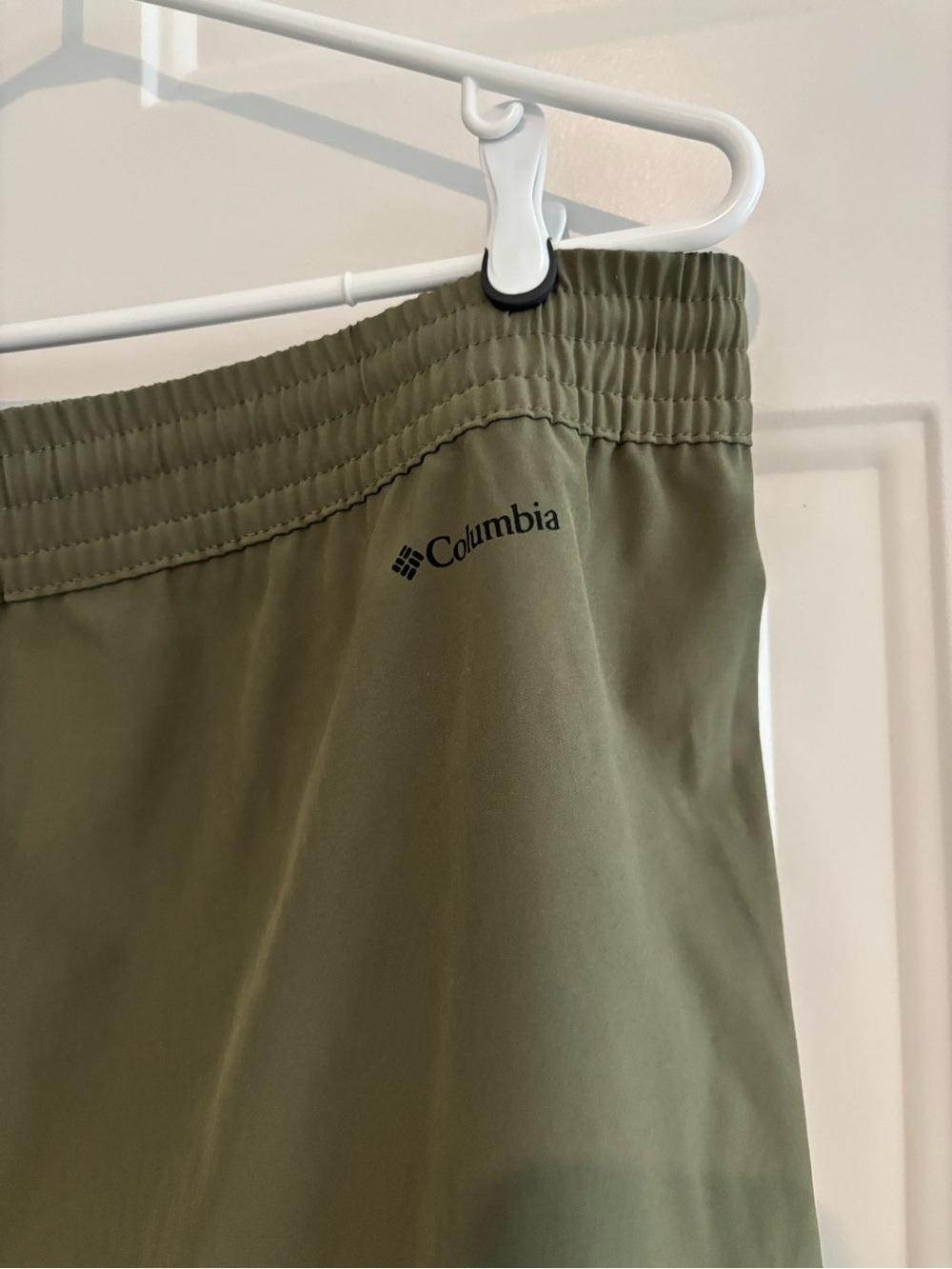 Columbia Women’s Olive Athletic capris with Elastic Waistband